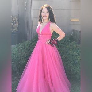 Prom Dress. Says size 2 fits more like a 0/ 00!